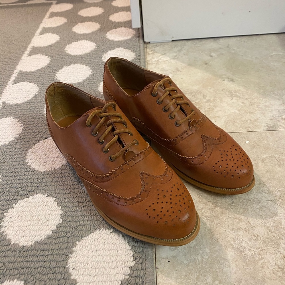 Cognac Women’s Oxford Lace Up Shoes Size Size 7.5